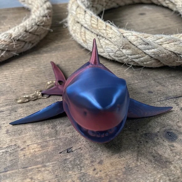CUSTOM ORDER FOR @HOWEPM Articulated Shark Keychain - Picture 4 of 10